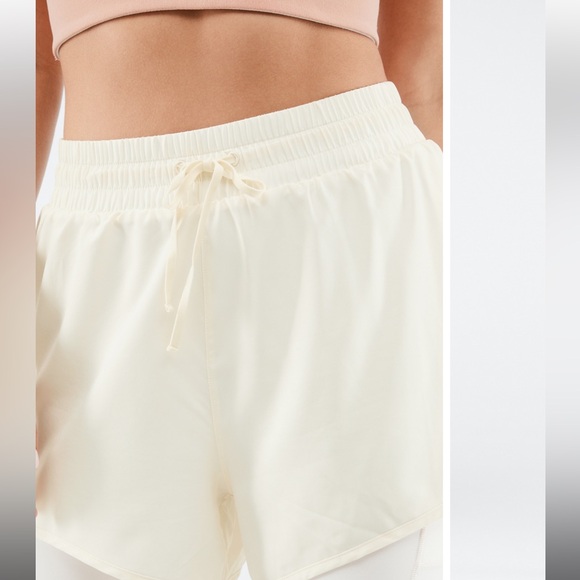 Fabletics Sloan concrete/silk color running short - Picture 2 of 5